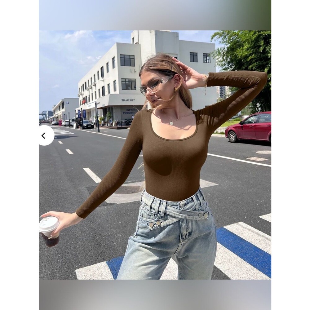 Ribbed Scoop Neck Long Sleeve Crop Top- Brown